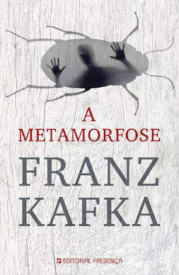 imagem mostra a capa do livro "A Metamorfose" de Franz Kafka, publicado pela Editorial Presença. Este clássico da literatura aborda os medos, angústias e transformações do protagonista, Gregor Samsa, que acorda um dia transformado em um inseto. Uma leitura intrigante e profunda que não só enfrenta o medo dos clássicos, mas também nos convida a refletir sobre a própria identidade e as mudanças que podemos experimentar.