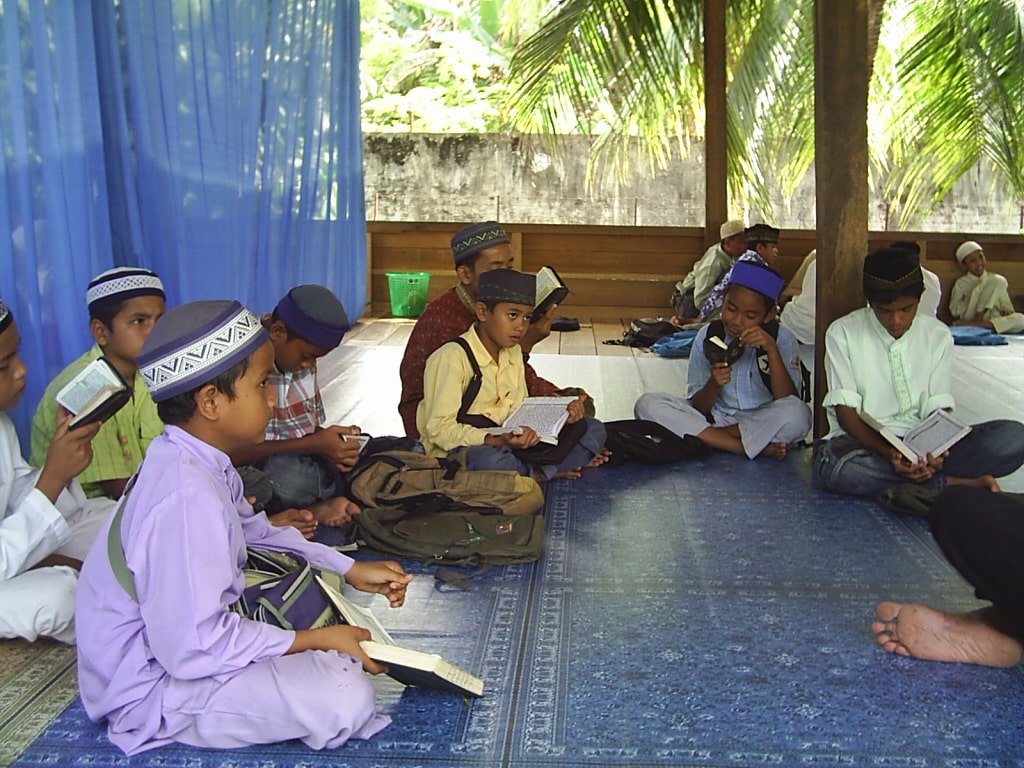 Pentingnya Ilmu Dalam Perspektif Islam