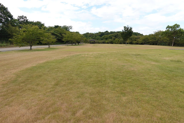 鳥取県西伯郡大山町妻木　鳥取県立むきばんだ史跡公園　芝生け広場