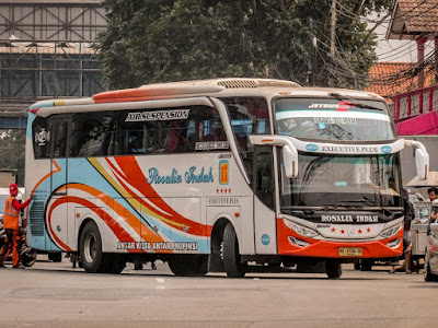 Foto Bus Rosalia Indah Surabaya Solo Merak