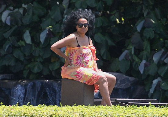 Diana Ross, Photos Of Her Relaxing In Hawaii In Her Bathing Suit