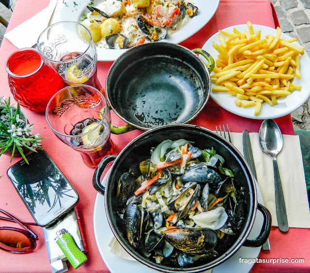 Mexilhões com fritas, prato típico da Bélgica