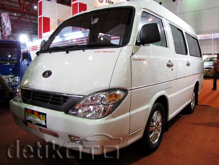 Mobil Esemka jenis Rosa Van 1.5i 2009  Foto Gambar 