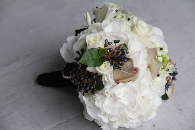 white black and turquoise wedding bouquet pic of black and turquoise wedding