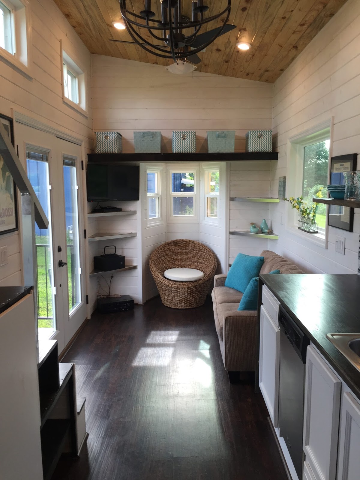 TINY HOUSE TOWN: Luxurious Tiny House in Tennessee (280 Sq Ft)