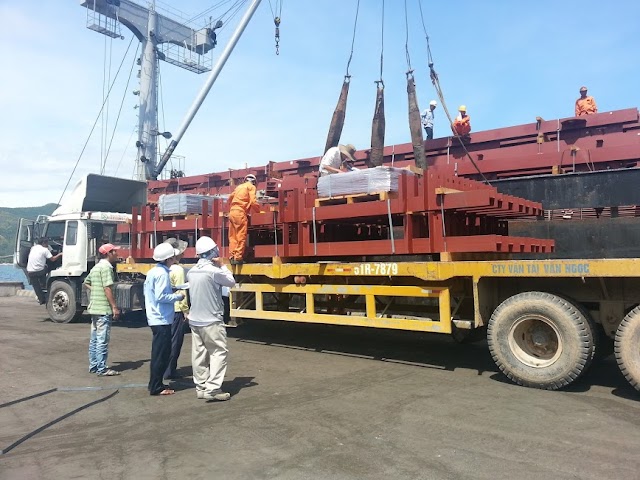 Lô hàng "Khung nhà xưởng bằng thép" nhập khẩu ở Cảng Vũng Áng, Hà Tĩnh