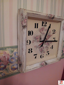 reloj tuneado con pintura a la tiza y decoupage