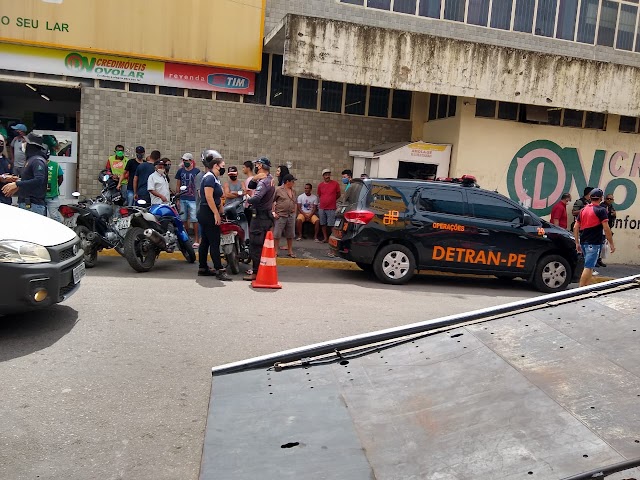 DETRAN-PE FAZ REMOÇÃO DE MOTOS PARADAS NO CENTRO DA CIDADE DE BELO JARDIM