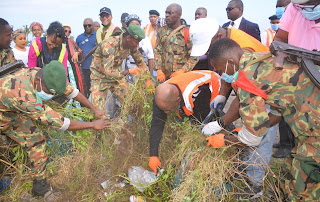 Fête de l'indépendance : Le président Azali participe au nettoyage du littoral de Moroni