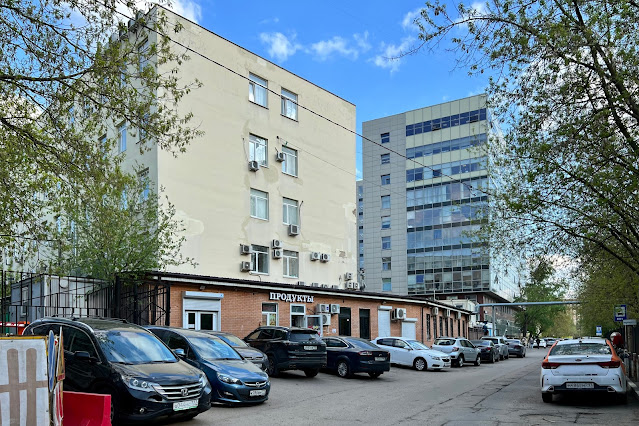 Михалковская улица, дворы, бизнес-центр «Головинские пруды» (бывшая казарма и бывшее Производственное объединение «Ростпластик»)