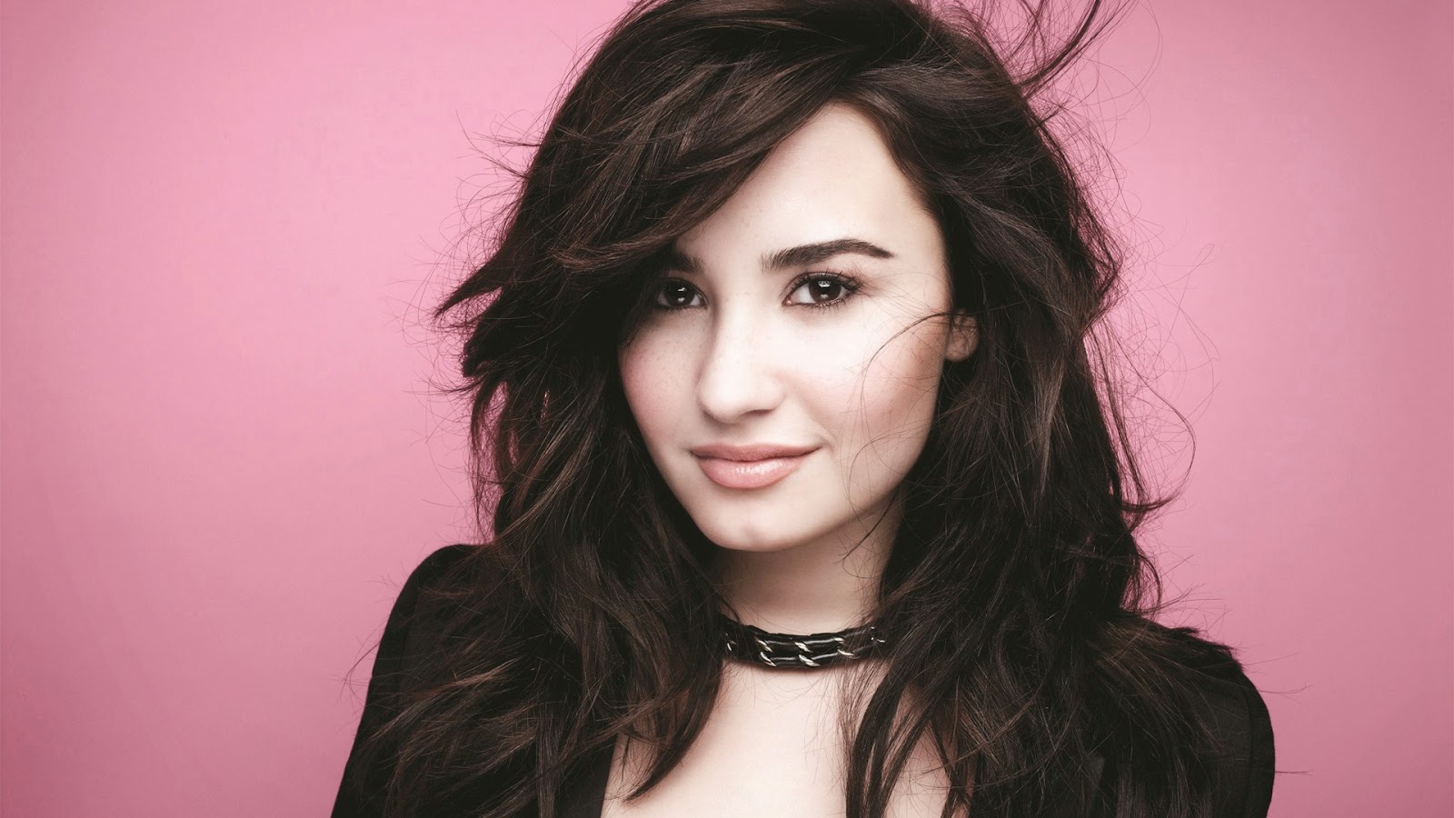 Demi Lovato Hd Wallpapers Free Download