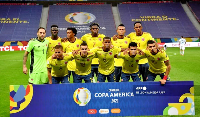 SELECCIÓN DE COLOMBIA. Temporada 2020-21. David Ospina, Davinson Sánchez, Juan Cuadrado, Duván Zapata, William Tesillo, Yerry Mina. Gustavo Cuéllar, Rafael Borré, Wilmar Barrios, Luis Diaz, Daniel Muñoz. SELECCIÓN DE ARGENTINA 1 SELECCIÓN DE COLOMBIA 1. En los penaltis: ARGENTINA 3 COLOMBIA 2. 06/07/2021. Copa América 2021, semifinales. Brasilia, Brasil, estadio Mané Garrincha, sin público. GOLES: 1-0: 7’, Lautaro Martínez. 1-1: 61’, Luis Díaz.