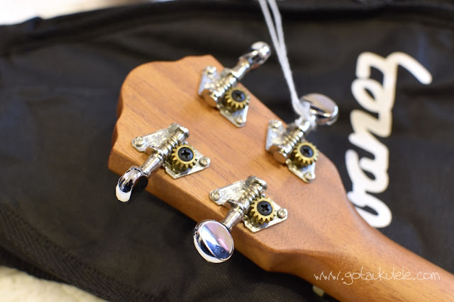 Ibanez UKS 10 Ukulele tuners