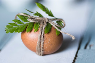 Egg tied as a gift