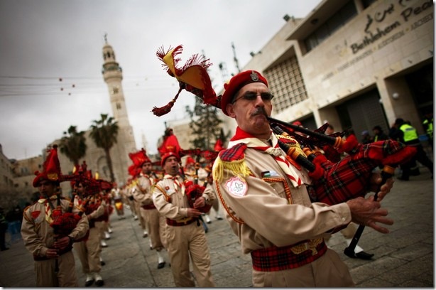 christmas_palestinian_scouts_outside_church_of_nativity_bethlehem