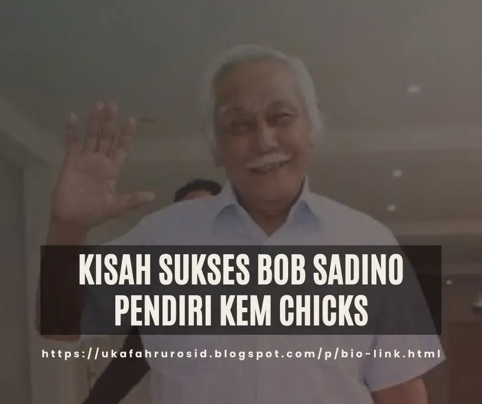 Potret Bob Sadino dengan pakaian santai di tengah kebun agribisnis miliknya