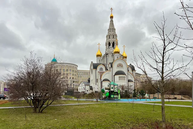 улица Лобачевского, храм Иверской иконы Божией Матери в Очаково-Матвеевском