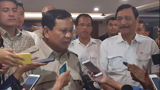 Luhut Ungkap Perannya soal Prabowo Jadi Menhan Jokowi: Presiden Tanya Saya