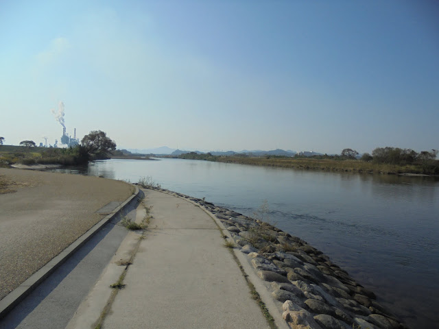 日吉津公園から９号線の橋の方を望む