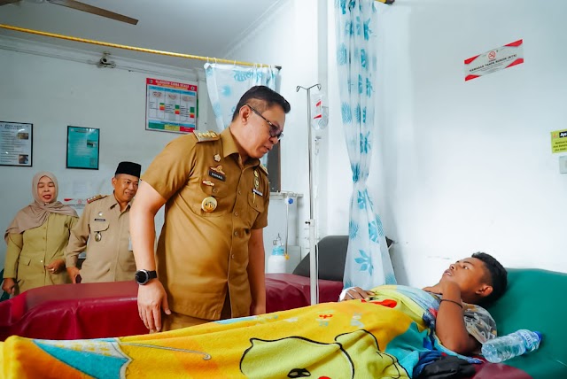 MEMASTIKAN PELAYANAN TERBAIK, PJ BUPATI BATU BARA MELAKUKAN SIDAK KE KANTOR CAMAT, PUSKESMAS DAN PASAR RAKYAT DI MEDANG DERAS