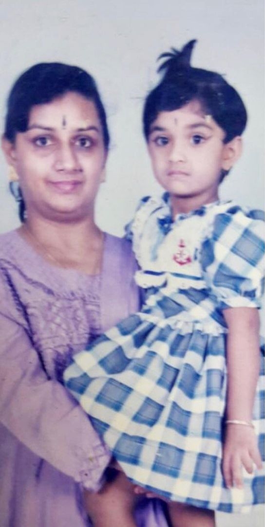 South Indian Actress Keerthy Suresh Childhood Pic with her Mother Menaka Suresh | South Indian Actress Keerthy Suresh Childhood Photos | Real-Life Photos