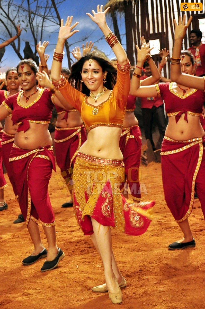 Tamanna Bhatia dancing in the song "Pudikale Pudikuthu" from the movie "Venghai"
