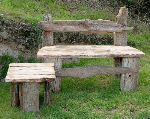 Driftwood Garden Bench and Table Idea Outdoor Furniture