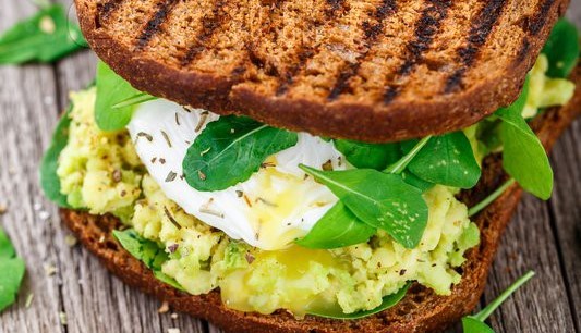 6sp - Avocado and Poached Egg Sandwich | Weight Watchers Recipes