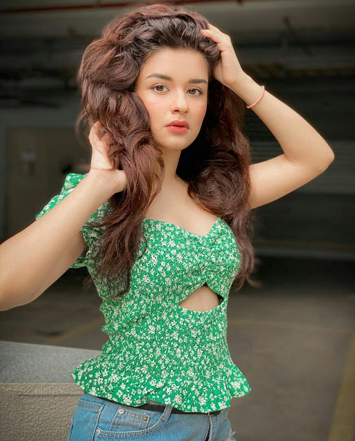 Avneet Kaur HD Wallpaper