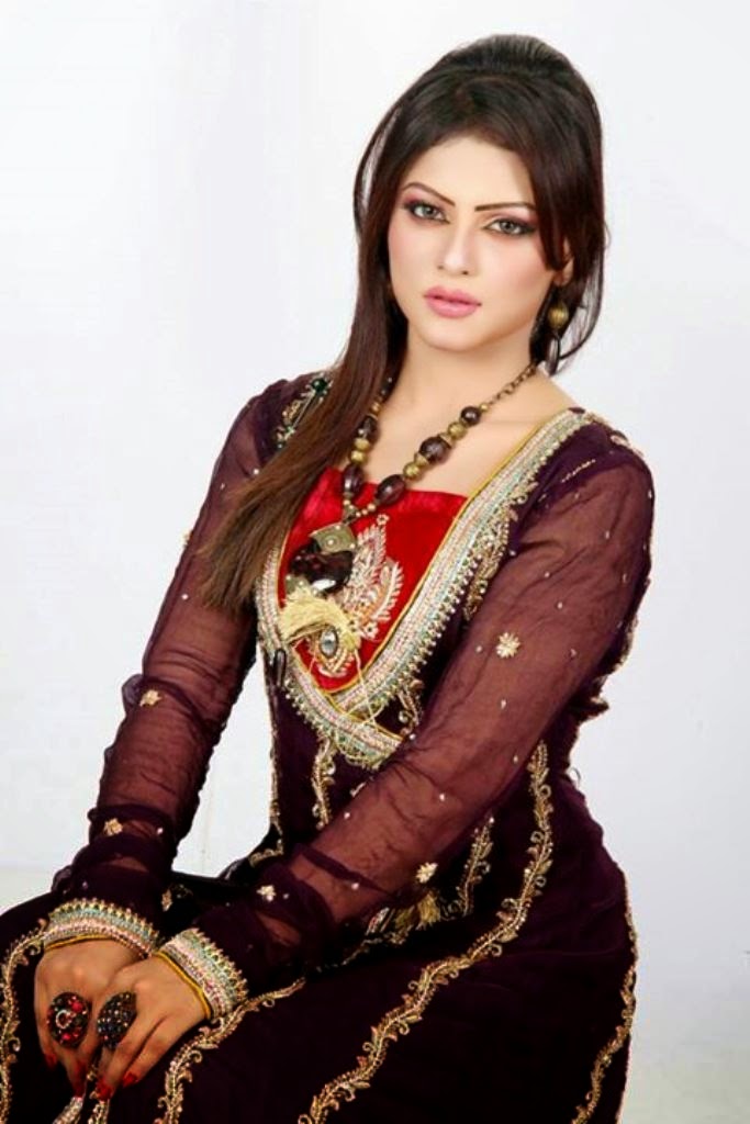 Model Aliya Khan Women Fashion Styles Of Jewellary Shoes Dresses Makeup Hairstyles Mehndi 2015