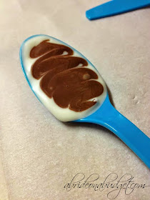 Hot Chocolate Spoons Favor Idea. These are perfect for a winter wedding, a blue wedding, a birthday party, or just something to make on a snowy Saturday when the kids are outside playing. Get the full tutorial on www.abrideonabudget.com.