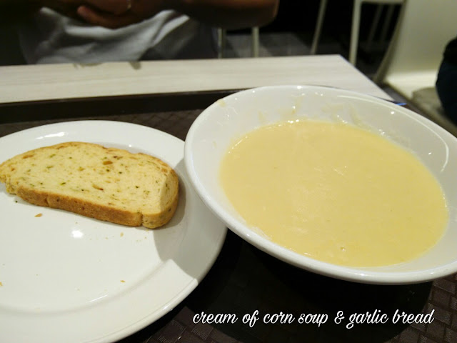 Paulin's Munchies - Hanis at Ng Teng Fong General Hospital - Cream of corn soup and garlic bread