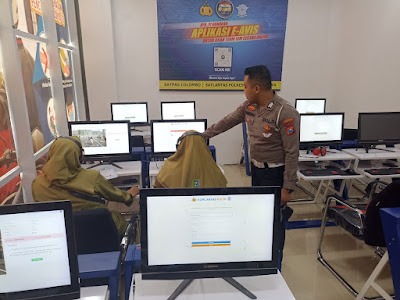 Program  SIM CAK TEJO GOES TO SCHOOL Di Satpas Colombo Pelajar SMA Negeri 10 Surabaya