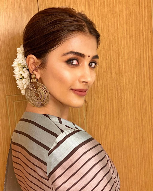 Actress Pooja hegde hot images