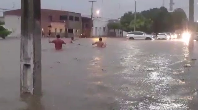 Chuva causa transtornos e alagamentos em cidades do RN