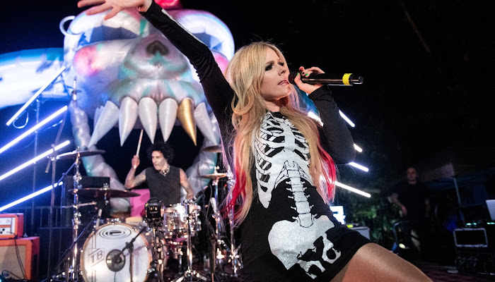 La casa de los horrores de Travis Barker presentó a Avril Lavigne en concierto