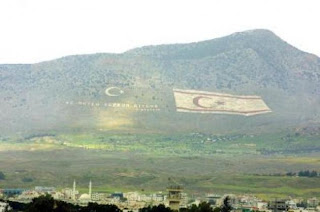 Αντικατέστησαν την ελληνική σημαία με τουρκική, σε κυπριακή εκκλησία