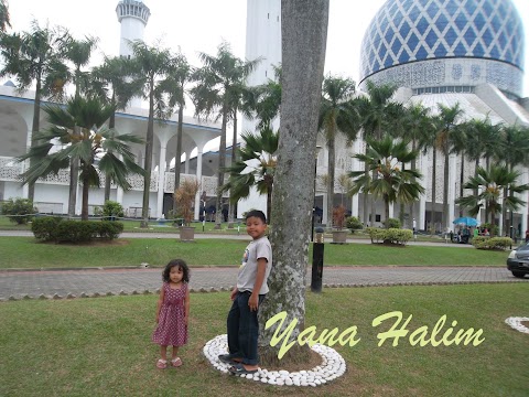 Ramai awek cun di Masjid!