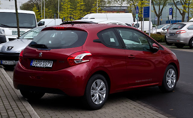 Back image of Peugeot 208