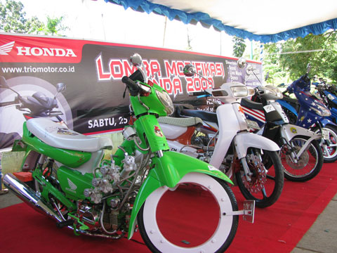  motor Honda Grand diatas membuat kita teringat masa lalu tentang motor title=