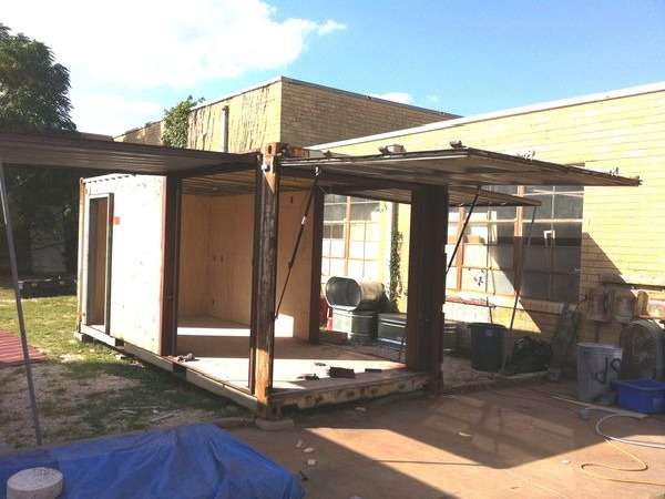  Container Restaurant (a fitting model for a micro house) in Texas