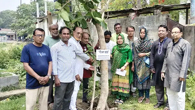 শহীদ হারুনের স্মরণে ‘শীতল ছায়া’ নামে বটবৃক্ষ রোপণ