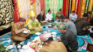 RITUAL ADAT TOLAK BALA BAKAUA - IKSB SANGGAU