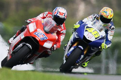 Casey Stoner vs Valentino Rossi in Road