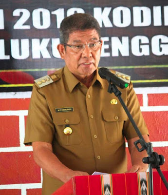 Langgur, Malukupost.com - Bupati Maluku Tenggara (Malra), M. Thaher Hanubun didampingi Wakil Bupati Petrus Beruatwarin, menghadiri kegiatan Tatap Muka bersama Asisten Potensi Maritim (Aspotmar) KASAL Mayjend TNI (Mar) Bambang Suswanto, SH, M.Tr (Han) dan Tim Pengawasan Evaluasi (Wasev) TMMD ke-105 KODIM 1503/Tual. Pantauan media ini, kegiatan tersebut dipusatkan di Balai Pertemuan Desa (Ohoi) Ohoidertawun, Kecamatan Kei Kecil, Kabupaten Malra, Senin, (29/7).