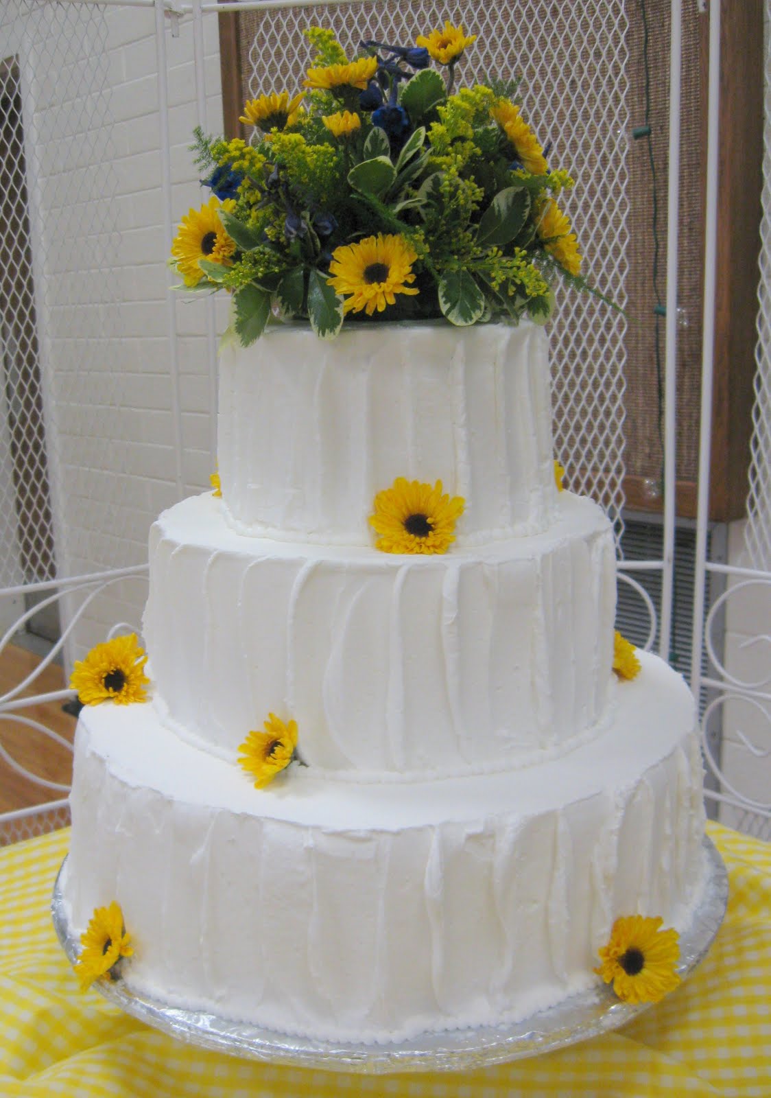 Country style wedding cake