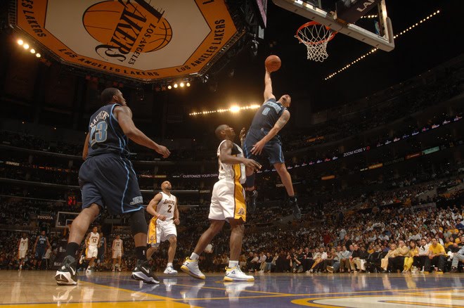 derrick rose dunk on dragic. derrick rose dunks on dragic.