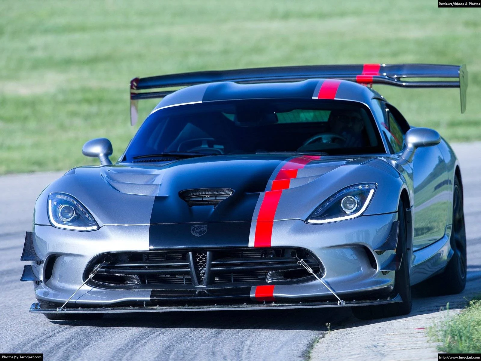 Hình ảnh siêu xe Dodge Viper ACR 2016 & nội ngoại thất