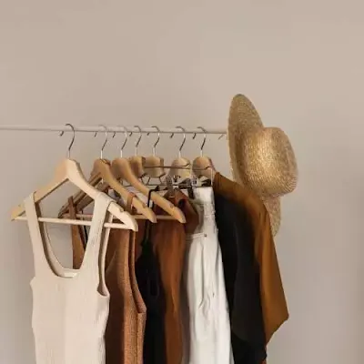 Have less clothes with a capsule wardrobe