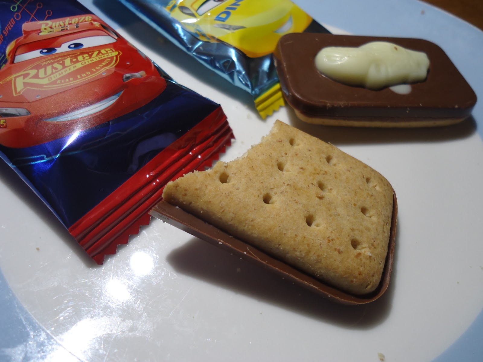 ディズニーのお土産 Tdr カーズ チョコレートカバードクッキー 紙箱 レーマン ぼくのケチリッチな節約日記